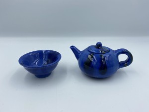 Czajniczek klasyczny z długim dziubkiem i czarka. Blue porcelain.  