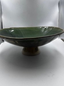 misa rozwarta wysoka 44 cm śr., 17,50 cm  wys.